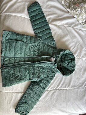 Amazon Essentials Kids Hooded Puffer Jacket - Sage Green 4/5 like new
